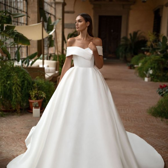 Milla Nova Matilda Mikado Ball Gown - Worn for 3 Hrs + Veil - Picture 1 of 9